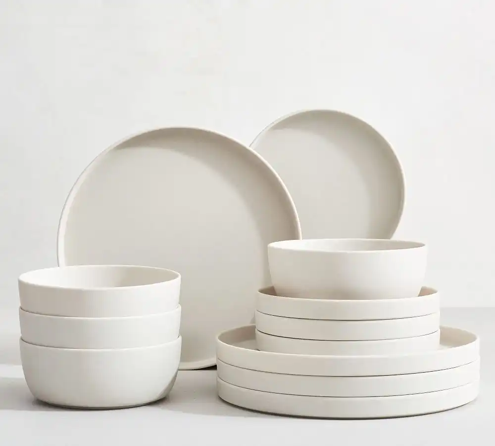 Grosir Keramik Putih Porselen Bentuk Bulat Pelek Emas Restoran Keluarga Stoneware Set Piring Makan Malam