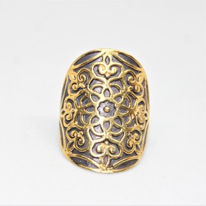 Anillo de Cóctel de Latón Chapado en Oro Antiguo con Diseño Floral, Estilo Vintage, Unisex, Sin Piedras - Product Image 1