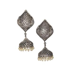 Boucles d'oreilles tendance, fait à la main, look en argent, jhumka - Product Image 1