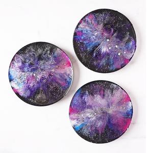 Juego de tres posavasos de café o té con acabado esmaltado de calidad sostenible, en forma redonda, para decoración de mesa en cenas. - Product Image 4