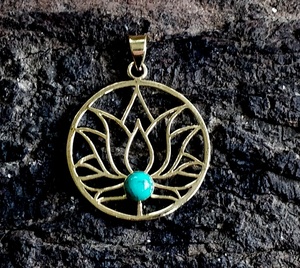 Colgante personalizable de piedra natural de estilo bohemio, color dorado, ajuste de bisel turquesa, joyería de Latón chapado, forma única - Product Image 2