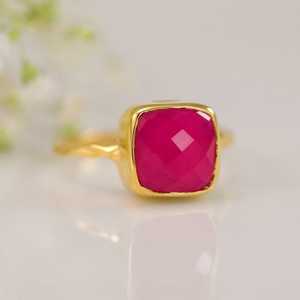 Anillo Clásico de Plata de Ley 92.5 Chapado en Oro con Gema de Calcedonia Rosa Natural Auténtica, Facetada y de Forma Cuadrada, Calidad AAA - Product Image 3
