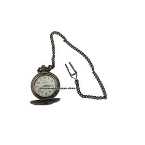 Brújula de latón en cadena - Product Image 1