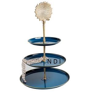 Support à gâteau rond à 3 niveaux avec finition émail brillant et gravure à la main, idéal pour les fonctions royales et les réceptions. - Product Image 1