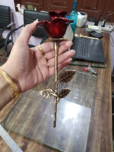 Urna Funeraria para Adultos ROSE STEM KEEPSAKE, Estilo Americano, Artículos Funerarios de Metal, Brassworld India - Product Image 6