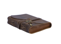 Cuaderno de diario encuadernado de cuero genuino Vintage hecho a mano para hombres y mujeres papeles forrados Kraft 240 páginas con solapa de bloqueo de llave en la cubierta