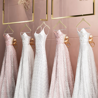 Support mural de présentation de vêtements pour boutique de mariée, rail suspendu au plafond en métal doré pour robe de mariée