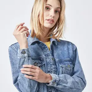 Veste en jean tricotée respirante grande taille pour femme avec broderie et fermeture à bouton unique - Product Image 1