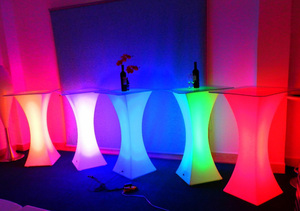 Iluminación Moderna, Muebles de Plástico Iluminados con LED para Exteriores en Dubái - Product Image 5