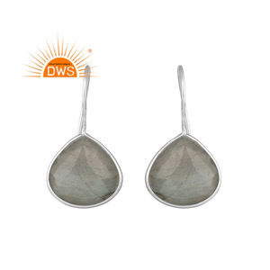 Boucles d'oreilles en labradorite naturelle en forme de poire, vente en gros, boucles d'oreilles à crochet en argent sterling, fabricant de bijoux personnalisés en pierres précieuses - Product Image 1