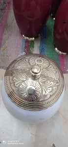 Urne funéraire de style américain en laiton blanc avec couvercle gravé doré Fournitures funéraires par Brassworld India - Product Image 4