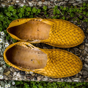 Chaussures en cuir tressées à la main, pantoufles légères estivales, créations artisanales - Product Image 1
