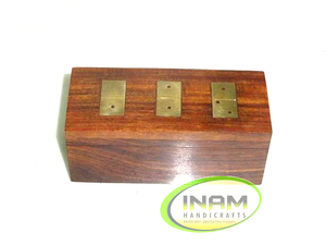 Belle boîte de jeu de dominos en bois faite à la main et de styliste avec incrustation en laiton - Product Image 2