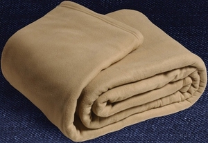 Couvertures d'hôtel en polaire anti-pilule de qualité supérieure tricotées de haute qualité portables et jetables pour les hôtels et motels 3 étoiles à petit budget - Product Image 3