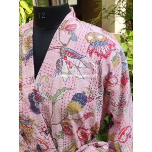 เสื้อคลุมอาบน้ำผ้าฝ้ายอินเดียทำด้วยมือชุดเดรสแม็กซี่ลายดอกสีชมพูลายดอกไม้สำหรับฤดูใบไม้ผลิขายส่ง - Product Image 3