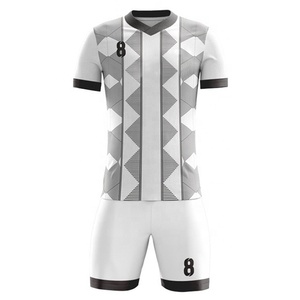 Uniformes de Fútbol Personalizados a Precio Económico y MOQ Bajo, Diseño Sublimado, 100% Poliéster Malla, Secado Rápido, Antiestático, Logotipo Personalizado - Product Image 1