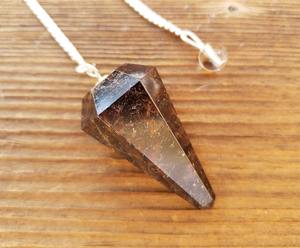 Péndulo de Granate en Oferta, Hermosa Herramienta de Radiestesia para la Pasión y la Energía, de Ágata Muntaha - Product Image 2