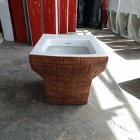 Ensemble de salle de bain en céramique design, WC, lavabo sur pied, lavabo de table et lavabo mural en bois blanc bicolore