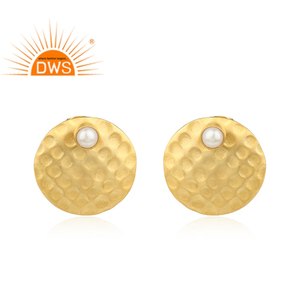 Boucles d'oreilles à tige en laiton plaqué or Texture Fournisseurs de bijoux de mode Boucles d'oreilles en perles blanches Collection classique - Product Image 3