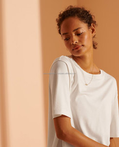 T-shirt graphique personnalisé pour femme en coton premium délavé style vintage, décontracté, grandes tailles, avec impression de logo sur mesure par sérigraphie - Product Image 3