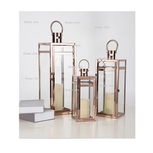 Juego de faroles decorativos de metal y vidrio de tres faroles colgantes de diferentes tamaños para uso en hoteles y restaurantes - Product Image 1