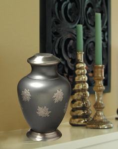 Urnas de cremación ecológicas duraderas de latón de hoja de arce para cenizas humanas personalizables estilo americano funeral conmemorativo para adultos - Product Image 2