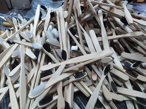 Cerdas de carbón orgánico 100% Natural, cepillo de dientes de bambú 99GD, respetuosas con el medio ambiente, paquete de 4 Uds. - Product Image 3