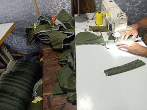 Soft Quilted Winter Down Wadding Filled Hot Selling <b>Jackets</b> Best <b>Hiking</b> & Outdoor Winter Season's Custom Designs Puffer <b>Jackets</b> - Product Image 2