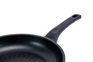 Poêle à frire classique à revêtement diamant antiadhésif en aluminium avec poignée résistante à la chaleur au toucher doux - Product Image 5