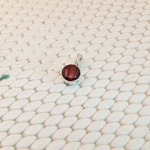 จี้925พลอยโกเมนธรรมชาติเงินสเตอร์ลิงจี้เงินโกเมนสีเงินน้ำหนักเบาจี้เครื่องประดับอัญมณี - Product Image 1