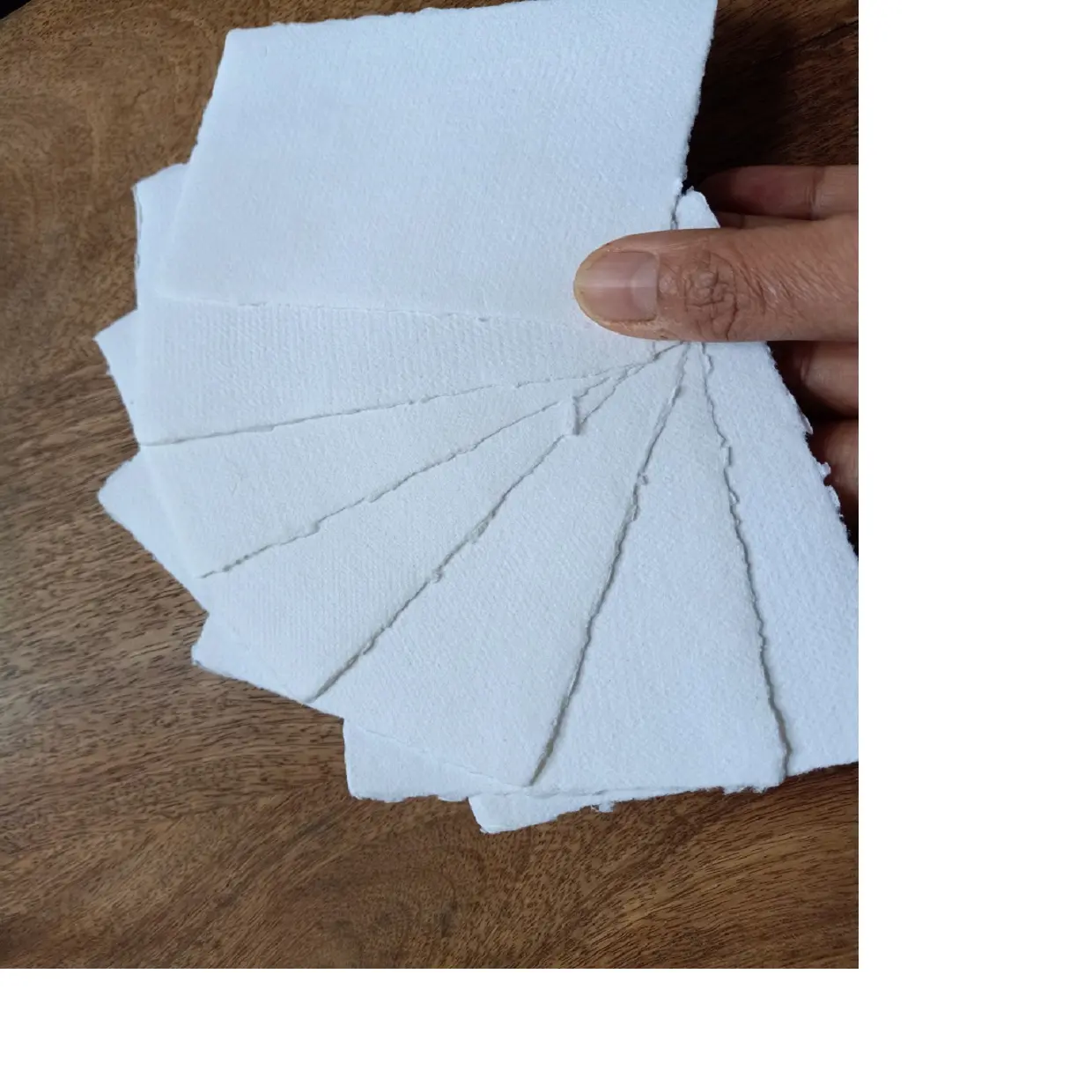 Deckle papel feito à mão de algodão branco, em tamanho de cartão de visita, adequado para fazer cartões de visita ou papelaria de casamento