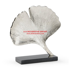 Sculpture en métal en forme de poire finie en or antique pour bureaux Sculpture en aluminium de dessus de table moderne de haute qualité - Product Image 6