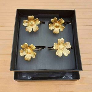 ห่วงโลหะรัดผ้าเช็ดปาก - Product Image 1