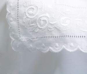 Boîte à mouchoirs brodée florale blanche, couvercle rectangulaire, 100% coton, décoration d'hôtel à domicile - Product Image 2