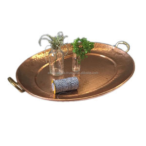 Bandeja de forma ovalada martillada con mango de latón para servicio de Hotel Bandeja de servicio de forma ovalada hecha a mano de cobre Bandeja de servicio - Product Image 1