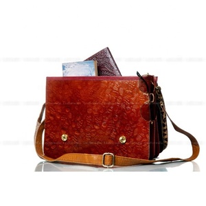 LW Sac à Bandoulière en Cuir Véritable pour Hommes Femmes Unisexe OEM Sac à Main Personnalisé avec Poches pour Téléphone Noir Personnalisé en Vrac - Product Image 5