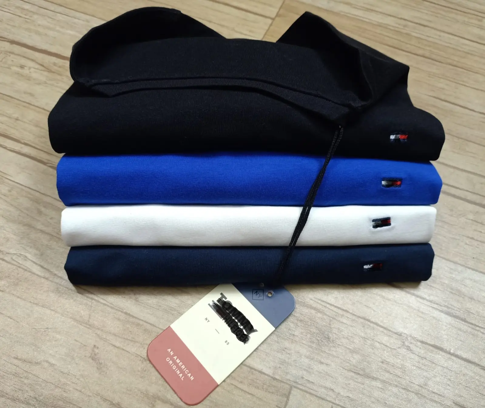 विनिर्माण कपड़ों बचे हुए Overstock Apparels ब्रांडेड लेबल Mens लघु आस्तीन कपास 170 जीएसएम क्रू गर्दन गर्मियों टी शर्ट बहुत