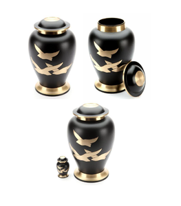 Magnifique urne de crémation verte gravée pour adulte par Brassworld, fournitures commémoratives indiennes - Product Image 6