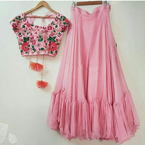 Vêtements ethniques en gros broderie pierre travail Lehenga Choli en soie pour les festivals à bas prix - Product Image 2