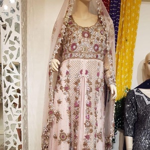 Veste de mariée élégante et magnifique avec lehenga, ornée de perles de verre et de pierres, tenue de mariage de créateur pour femmes - Product Image 1