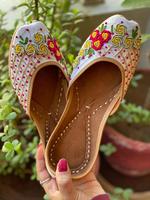 Juti en cuir de style nouveau et tendance, fabriqué à la main, pour femmes, décontracté, style indien