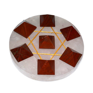 Compre cuarzo rosa con kit de curación de pirámides de jaspe rojo | Kit de curación de pirámides de cuarzo rosa con jaspe rojo en línea - Product Image 1