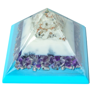 Venta al por mayor personalizado tallado azul blanco llama amatista orgón pirámide estilo Feng Shui hecho de curación técnica de piedras preciosas talladas - Product Image 1