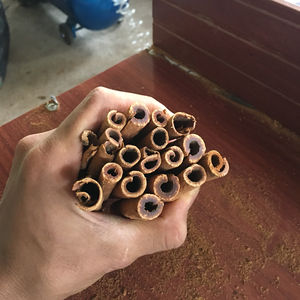 BÂTONS DE CANNELLE BIO DE QUALITÉ SUPÉRIEURE ÉPICES DU VIETNAM (Meilleure vente) - Product Image 1