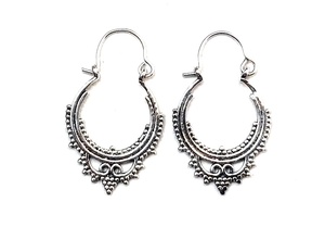 Pendiente de aro pequeño clásico recién llegado con perla de diamante, plata o Latón chapado en oro para compromiso de boda o aniversario - Product Image 3