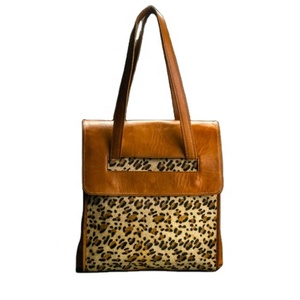 Sac fourre-tout classique en cuir véritable grande capacité pour femme LW – Sac de voyage et de shopping portable et tendance - Product Image 1