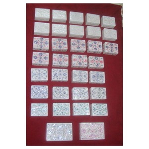 Boîtes à bijoux indiennes de luxe de différentes tailles et designs, incrustation de nacre de coquille de mer - Product Image 1