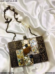 Bolso de noche de fregona de latón hecho a mano exclusivo de diseñador para damas, monedero de boda y fiesta con incrustaciones de nácar - Product Image 6