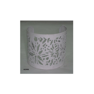 Pulseras abiertas de latón blanco con diseño grabado para niñas y mujeres - Product Image 1