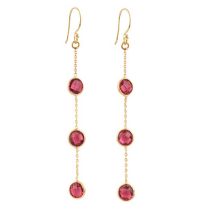 Cadeau femme bijoux délicats trois pierres quartz rouge crochet style boucle d'oreille en laiton plaqué or lunette réglage chaîne style boucles d'oreilles - Product Image 1